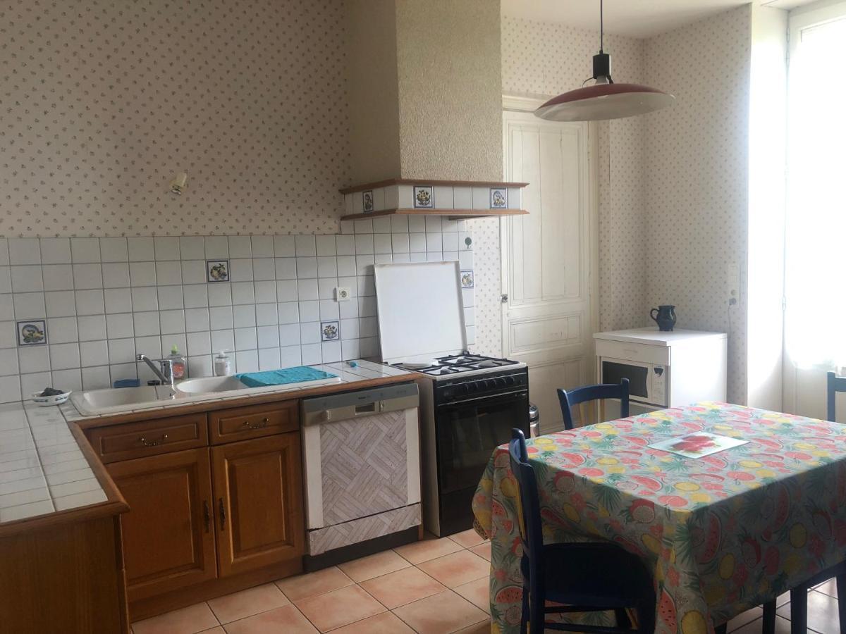 Gite -Belle Maison Dans Une Ancienne Ecole-Tarif Reduit Hors We ! Chanzeaux Экстерьер фото